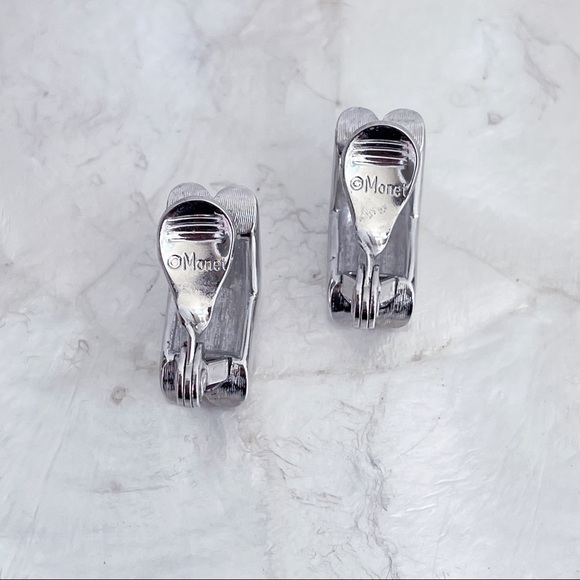 Monet Silver Tone Ribbed Pyramid Clip On Classic Earrings 1” - Picture 11 of 13